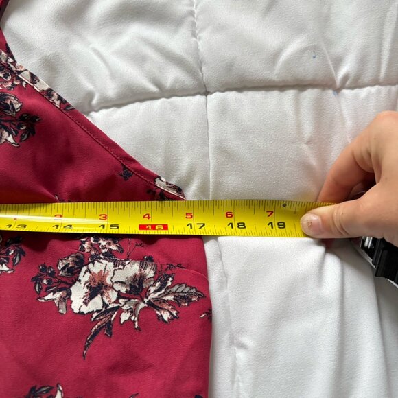 C Womens Size Small Blouse Sleeveless Red White Floral High Neck Layered - Picture 3 of 8